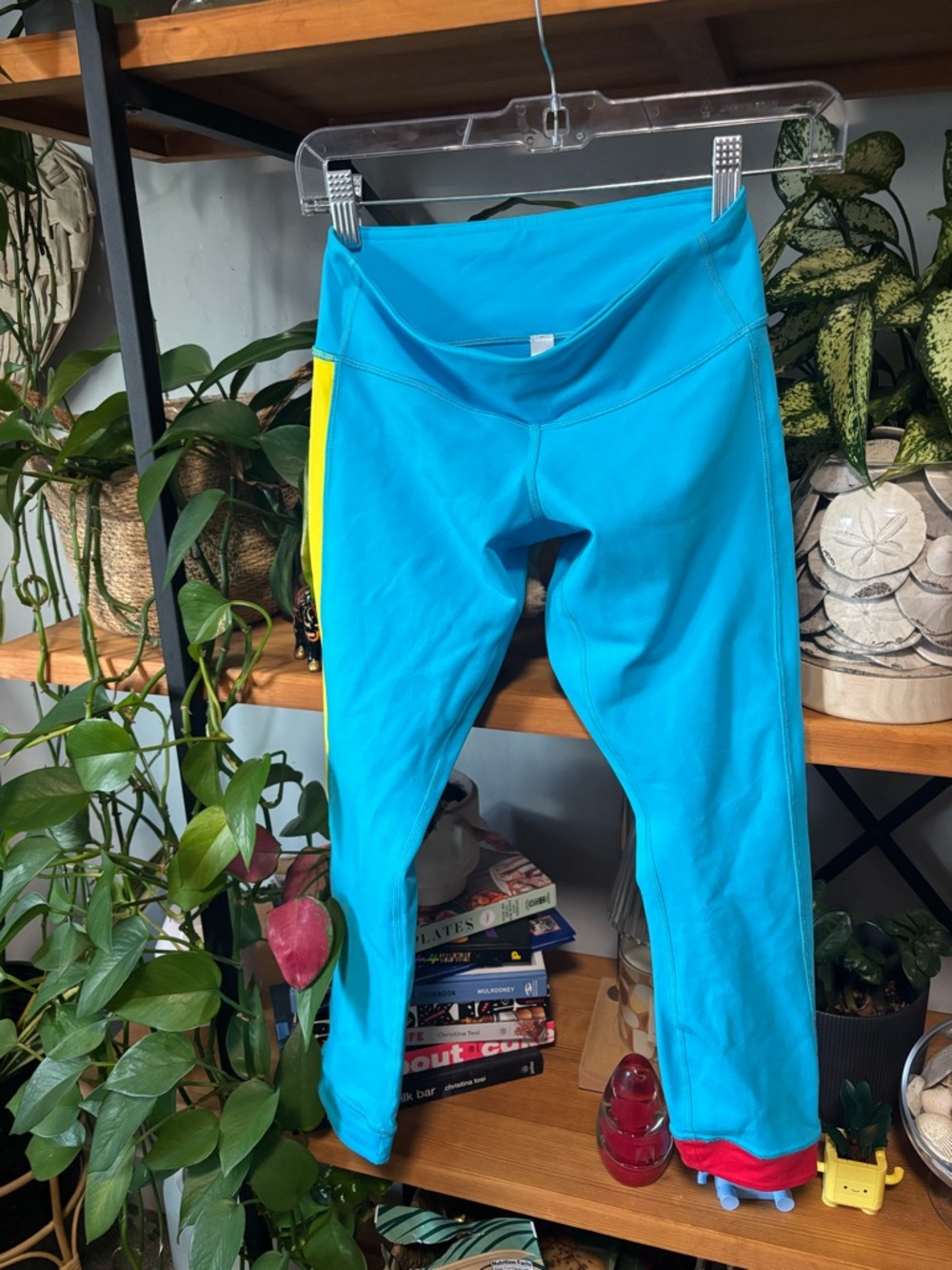 LULULEMON Athletic Amped Leggings Capris | Size 4